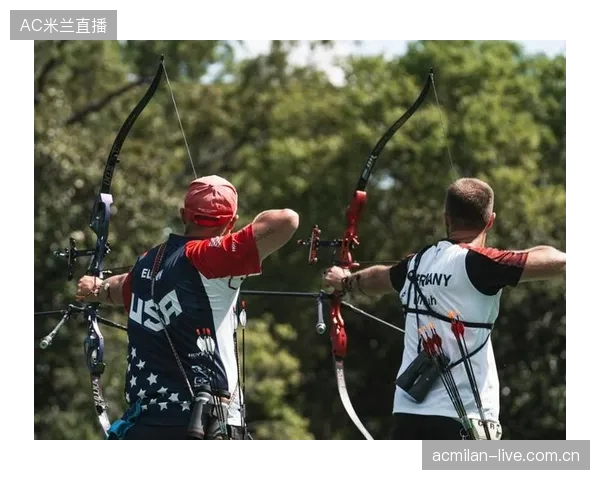 射箭队新人成神瞬间：一箭爆靶中心，队长震惊全场